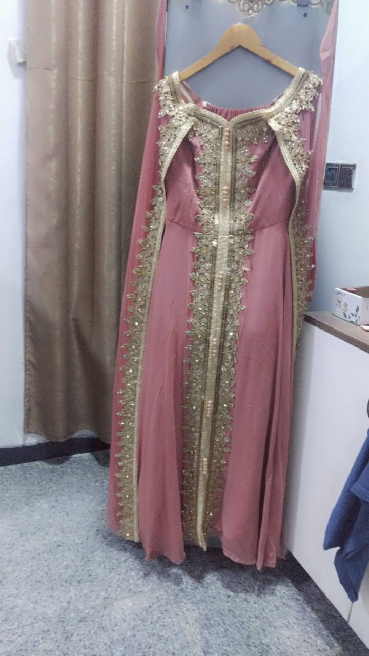 قفطان للبيع  أخذته ب١٥٠ ابيعه ب٥٠ لبسته ساعتين يلبس وزن ٦٥ وطول ١٦٥ فدوه تكسرين بيه لان القفطان يجنن باللبس


**إذا كنت صاحب هذا الإعلان وتريد حذفه لأي سبب، رجاءا أرسل رسالة إلى الدعم الفني**