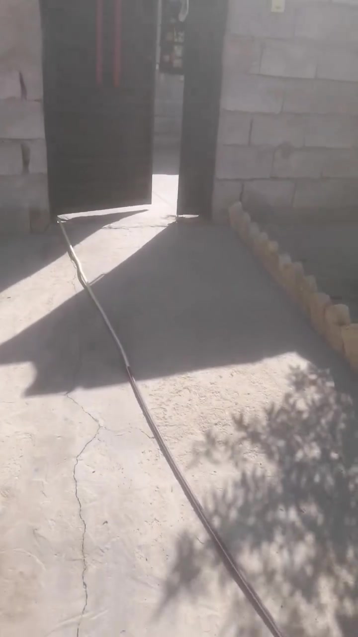 سلام عليكم بيت تجاوز لبيع بيت مرتب منطقه هادئه مابيه اي مشاكل جيران معدلين الله شاهد السعر ١١مليون وبيه مجال قليل بيت تجي وتكعد  بيه ما تخسر عليه أي فلس ماي يوميه يحتوي علئ ديوان خارجي ومطبخ وصاله كبيره حجم و2غرف وكراج خلفي مثل ما موضح بالمقطع الله شاهد بيت متعوب عليه وسق ثانوي لبيع ويصلح الاجار ٢٥٠ ستفسار يتفضل خاص وهذه رقمي تواصل واتساب ***********
