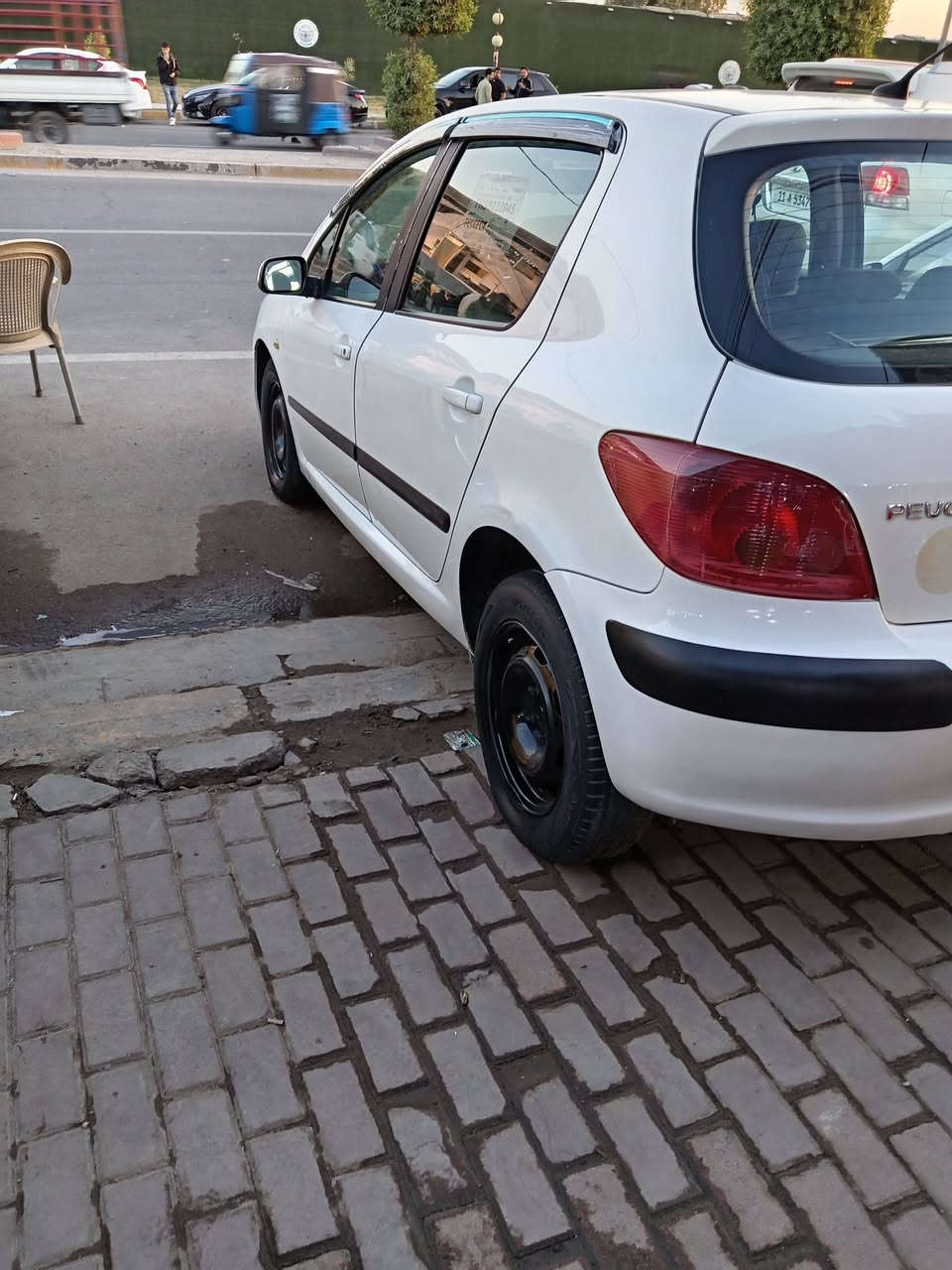 بيجو فرنسي موديل 2005 سياره جاهزة من كلشي كير محرك صدر تبريد ثلج حته ثلاجه شغاله مكفولات بيه صبغ بنيد ودوسه فقط سياره لباقي مكفول شاشه تاب سستم سماعات سعر ٥٥ بيه مجال قليل شراي يتصل مكاني بغداد لحبيبيه رقم ***********
*********** بي وساب
