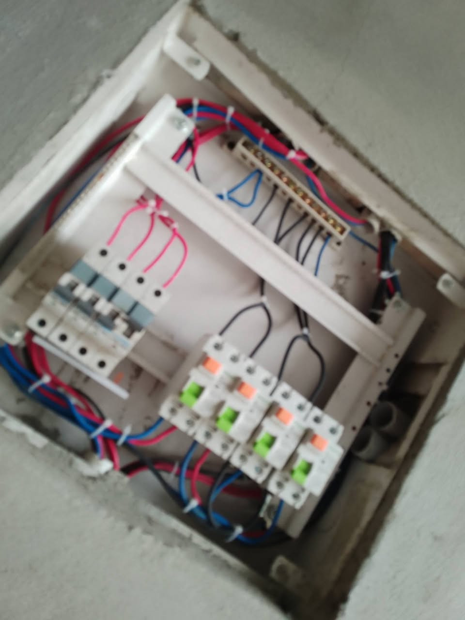 كهربائي متفرغ
عنواني السكلات

*********** واتساب

او المراسلة خاص على الصفحة
