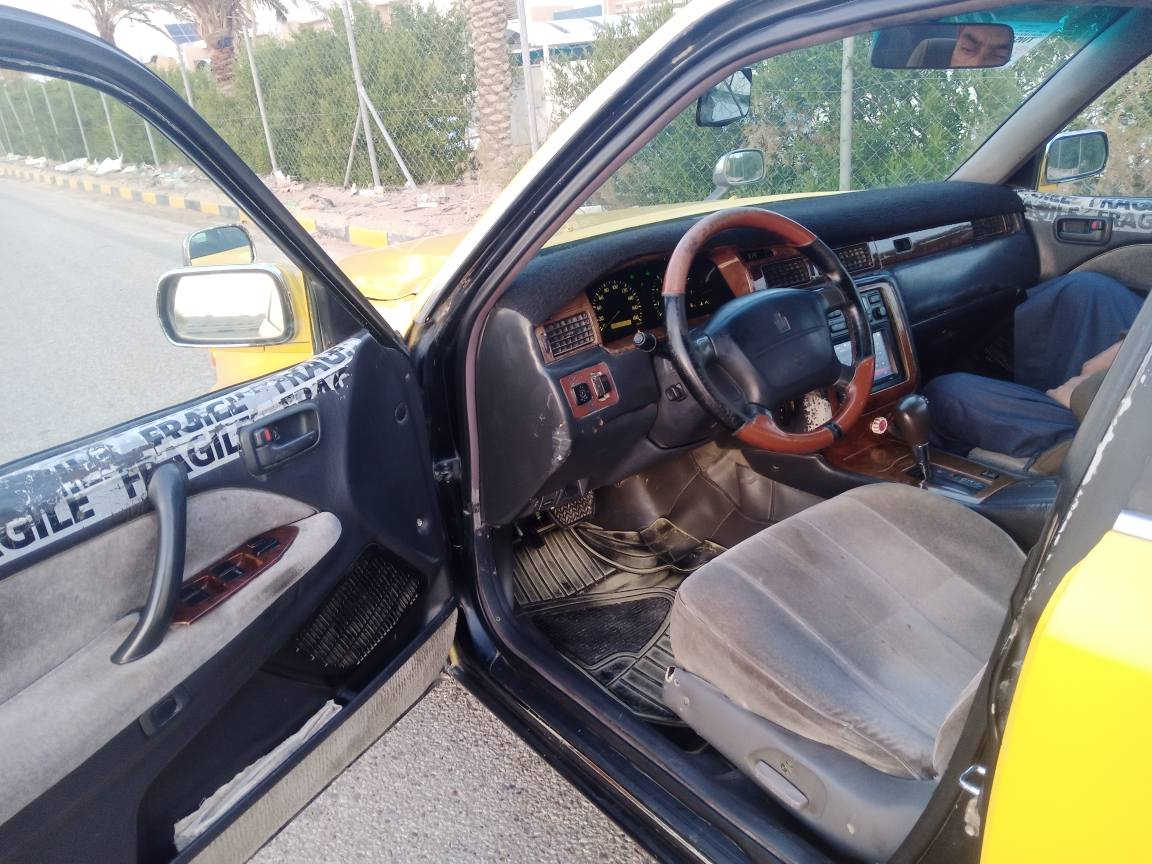 سلام عليكم ورحمه الله وبركاته 

كراون راس ثور تكم صفره نضيفه جدا 

سياره مكينه كير كارتون تبريد تدفئه 

رقم نجف مشتري من لمالك مباشر 

عليه هيئة وغرامه 4 ورقات ينزلن من سعر سياره 

كهربائيات كلهن شغالات. شاشه 

سعر خاص او تصال   واني خادم لطيبين 

رقم جوال ‏‪***********‬‏

سعره 70 وبيه مجال لطيبين 

سياره بيه كص قماره 

كفاله من الضربه 

جاهزه من كلشي النجف, العراق
