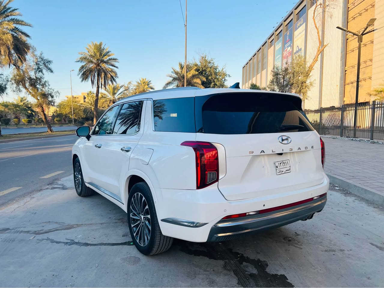 اللهم صلي ع محمد وال محمد 
⚪️بلسايد ٢٠٢٤ كالكرافي للبيع 
🔴السيارة فول مواصفات أعلى فئة بالبلسايد 🔴
داخل ابيض ملكي 💲VIP 
ماشية 11 mi
رادارات 
فتحتين سقف
كشنات تدفئة وتبريد ومساج
كشنات منفصل 
٣ قطع تبريد 
عداد دجتل
٥ كامرات 
سستم صوت هارمن كاردن 
قيادة شبه ذاتي 
بردات خلفية
جنطة كهرباء 
صور الحادث مراسله واتساب 

السعر -268 ورقه بدون رقم تترقم جميع المحافظات

للاستفسار 
*********** بغداد, العراق
