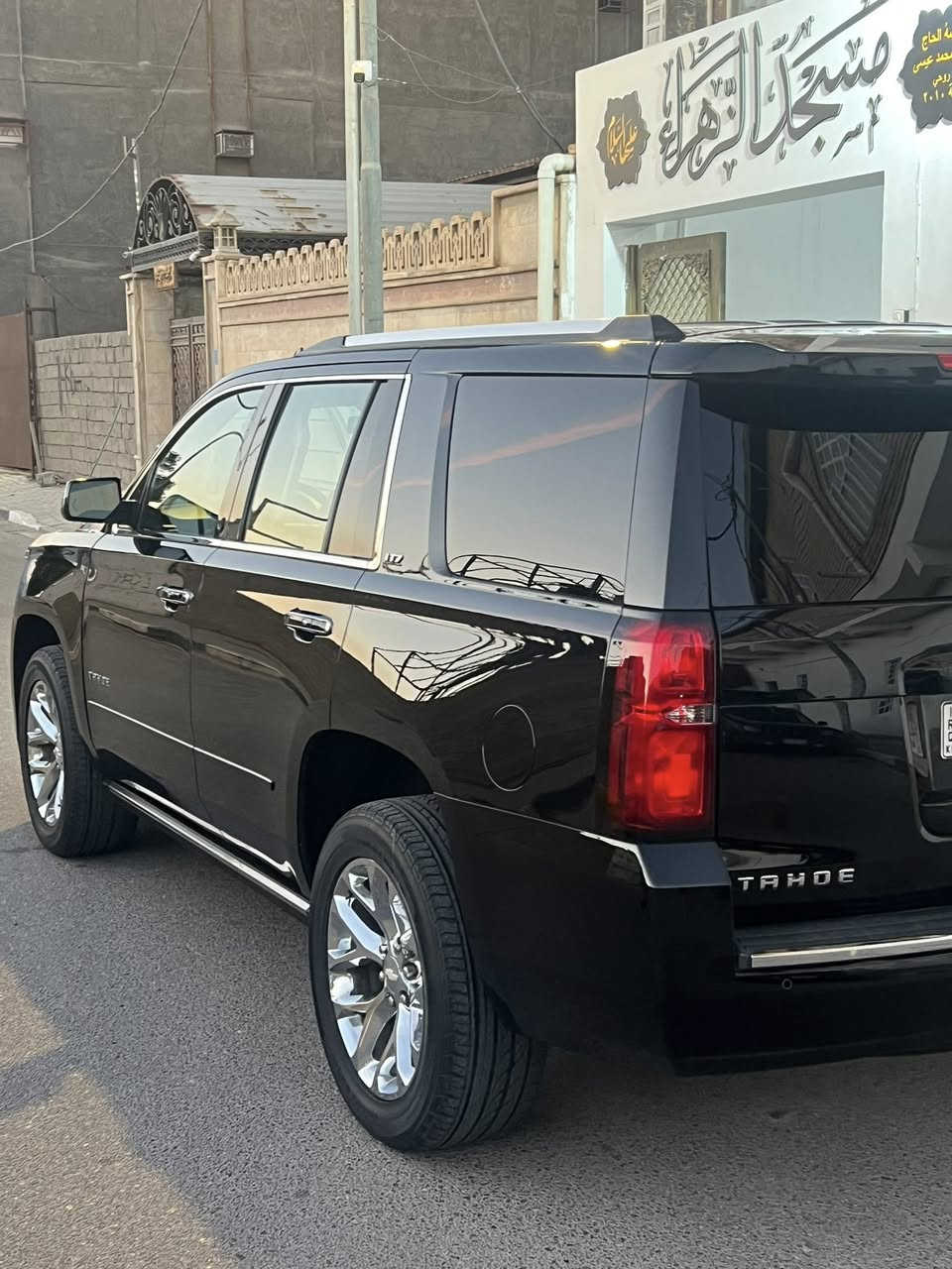 السلام عليكم شفرليت تاهو موديل 2015
فول موصفات LTZ واحد ع واحد 
كفاله عامه ضربه وصبغ وتبديل 
رقم أربيل الجديد 
محرك 5300 شرط ما مفتوح 
العنوان البصره 
السعر 355
رقم الموبايل ***********
