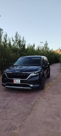 للبيع  كيا كرنفال 2024Ex  رقم اربيل اجره   بيها قطعتين ونص صبغ وبيها ب...