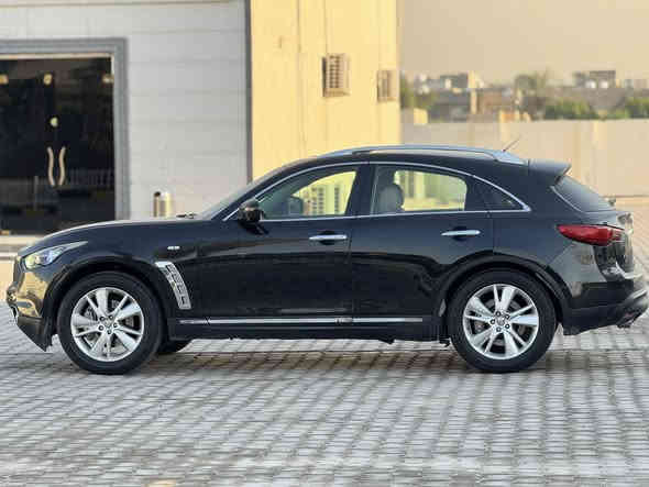 انفنتي FX35
موديل 2012

خليجي
فول مواصفات

1على 1
كير اوتو -عادي- رياضي
دخول بصمه
بصمه تشغيل 
فتحه /سلايد روف
كشنات جلد
كشنات اماميه كهرباء 
كشنات تدفأة وتبريد 
كشن سايق ذاكرة خزن (ميموري)
صندوگ كهرباء 
كامرا 360 درجه 
كامرا خلفيه 
بصمات عدد 2
تحكم ستيرن 
مري قلاب 
لايت زنون 
ستيرن كهرباء
تخم تاير جديد 
ويل اصلي  
 ملاحضه..
صبغت بيها بابين وجاملغ صفحة السياق بيها جراد مع البنيد بدون معجون بدون تعديل بدون دواخل اي حادث مابيها 
السياره كلش ناصبه وحلوه مثل ماموضح بالصور  مابيها اي نواقص 
صدر امامي خلفي جديد 
منضومة احتراق جديده 
السياره بأسمي تحويل او وكاله عادي 
ترايها كلش حلو ماشاء الله 
السعر 12 ونص 
يعني ١٢٥ ورقه 
العنوان بغداد / العامرية 
هاتف ‭٠٧٨٧ ٩٧٧ ١١٩٩‬
