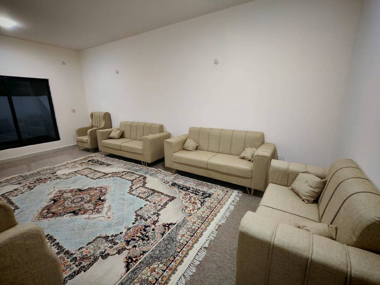 تخم قنفات للبيع 10 نفرات 5 قطع العنوان كربلاء حي القادسيه رقم الهاتف *********** كربلاء, العراق
