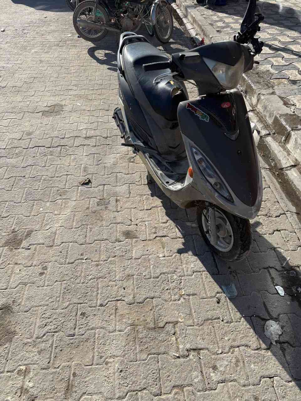 سلام عليكم كامكو g4 للبيع دراجه على ايدي مطلعه من الحاويه من البيت للشغل ما مفتوحه نص نكرة تشتغل كامله كل شي كامل بيه وشغال مكاني النجف حي الجزيره قرب مندي بلقيس
***********
