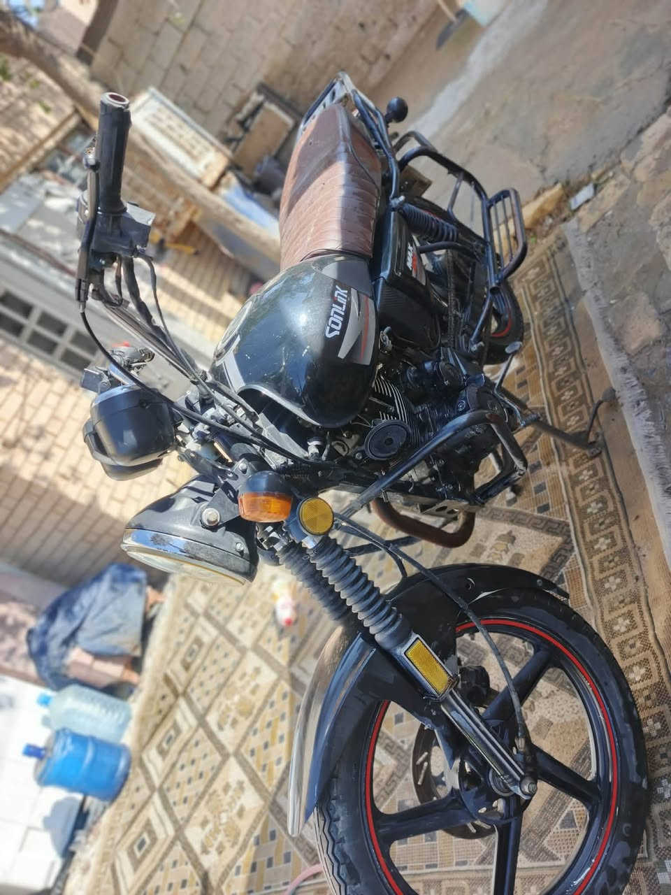 سلام عليكم دراجه للبيع
موديل 21
كهربائيات كمله كله شغال سلف اشاير
بيهه نقوصات بسيطه وضح بل صور
دراجه متروكه بس شغاله كلهه 
ع وضع شركه 
دراجه بدون اوراق يعني بلاديه بدون اوراق 
سعر 650بيهه مجال حك 
اتصال ع رقم ***********
