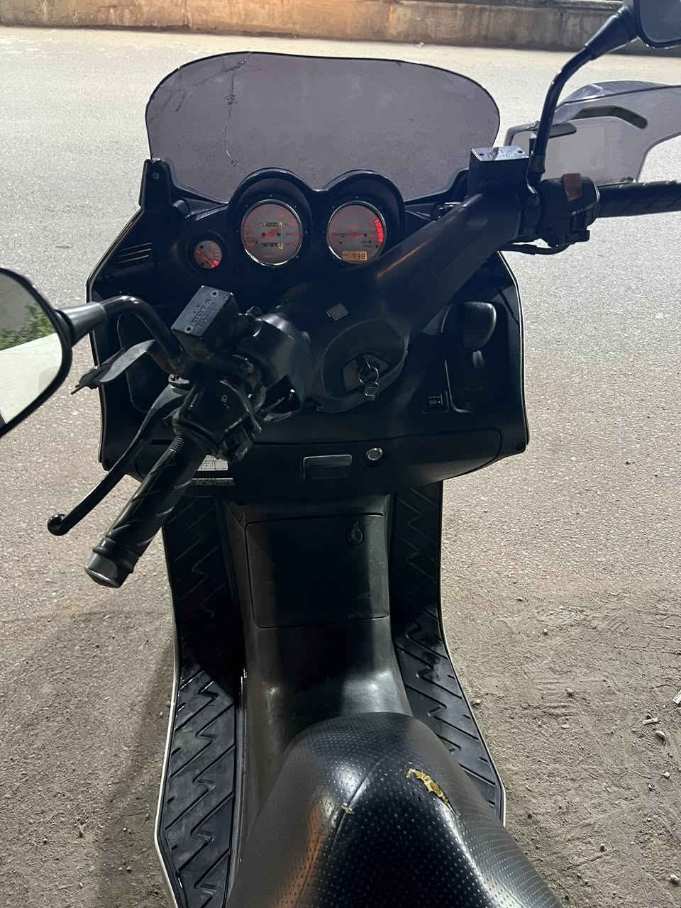 السلام عليكم فورزه 0 6 للبيع دراجه جديده بمعنى الكلمه كلها على وضع البلاد مكينه ما مفتوحه لا نضوح لا تبخير لا تنقيص نضام الإطفاء مال ازدحام شغال نكره سلف بكل وقت كهربائياتها كلها شغاله ستاند حساس ونظام ABS قفل ستيرن قفل جنطه مكاني الاعظميه السعر 900 وبيها مجال بسيط رقمي ***********
