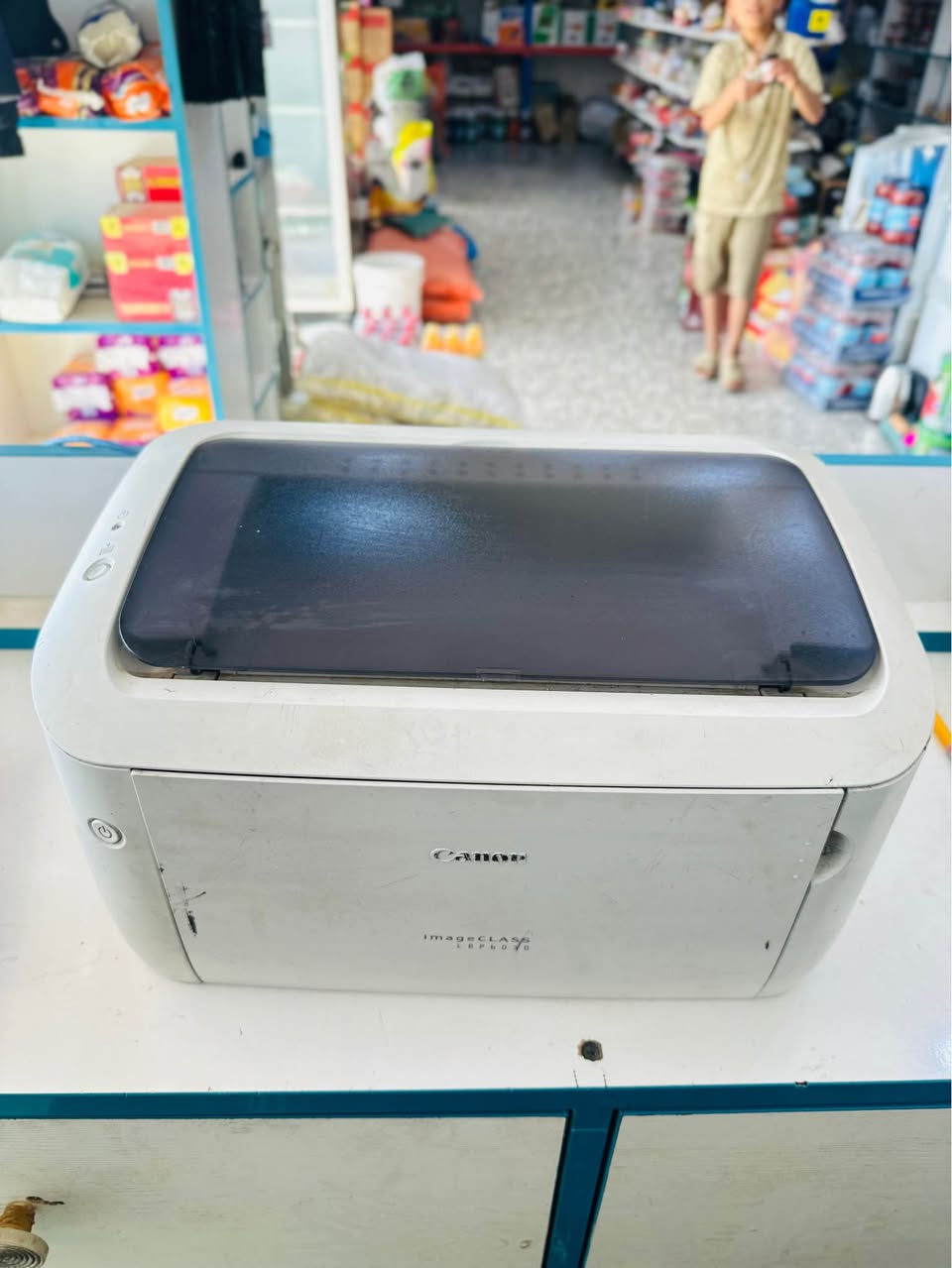 للبيع عارضة لحوم 
برادات 
طابعه كانون 
لابتوب لينوفا مع برنامج الامير 1
مستخدمات قليل نضيفات شرط الفحص والتبريد 
الاستفسار يرجى الاتصال على الرقم *********** عمارة, ميسان
