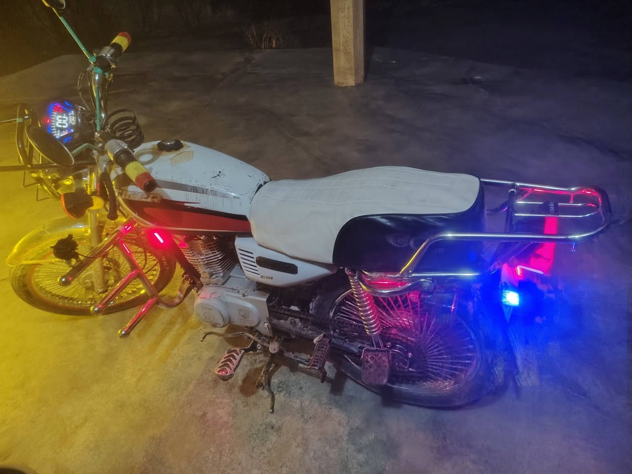 تايكر 2020شغال هندر واحد لاصرف لاتدخين جاهز كامل معدل نار مايعوزو بس سايق وجناي
باتري ضفيرة باقي الاكس سوارات كلها جديد
ماطور خير من الله
شراي اتصل او تعال خاص
***********
***********
