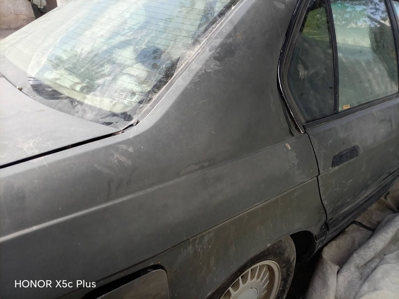 السلام عليكم من رخصة الاخوة الادمنية بي ام 735للبيع بدون ارقام المكينة ممتازة الكير كايم السيارة كاملة تريد اي شي للبيع الداخل اوف وايت الكان بغداد ***********
