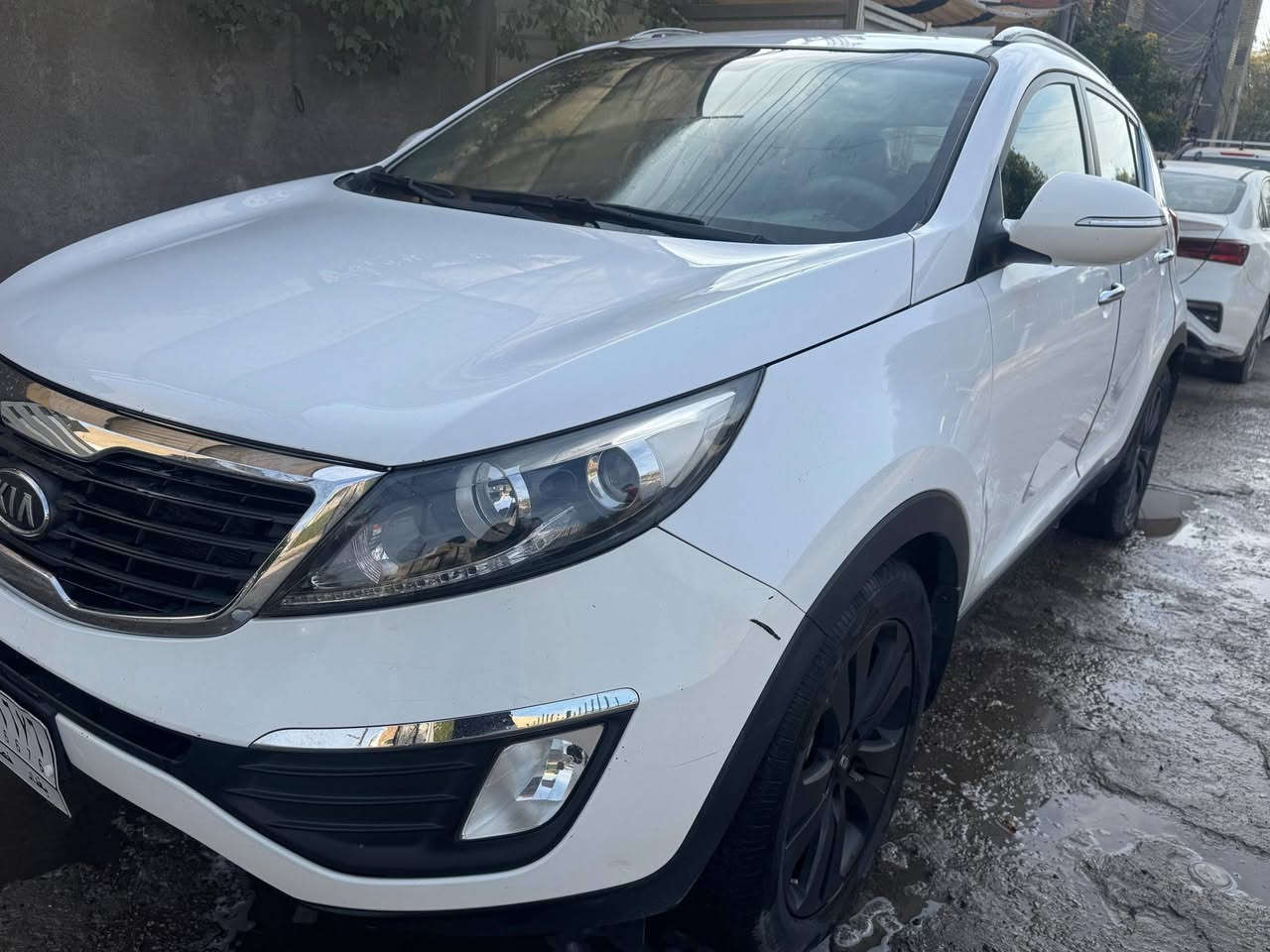 السلام عليكم سبورتج خليجي 13 بيها طخة بالدعامية مصلحة وبيها بارد بالجاملغ خلف السائق بسيط والباقي مكفول بيها منضومة غاز ماشية 115 الف كيلو بيها صوت رواجز صارلها سنتين على هاي الحالة السعر 145 وبيها بمجال مكاني الغزالية 
***********  موجود واتساب
