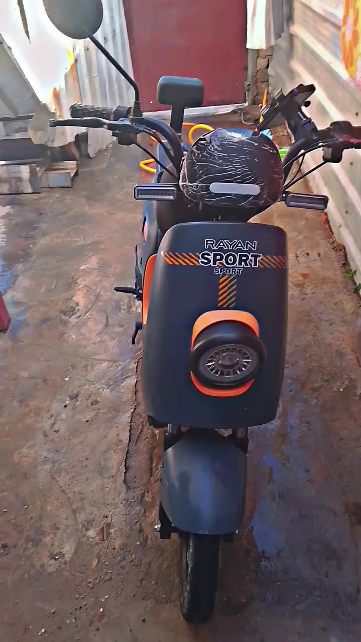 سلام عليكم دراجه للبيع مواصفات بالفيديو عنوان البياع الشرطه الخامسه وسعر الدراجه 300 قفلها اللي ياخذها ما يقصر وراح احط لكم الرقم *********** وحجمها 14
