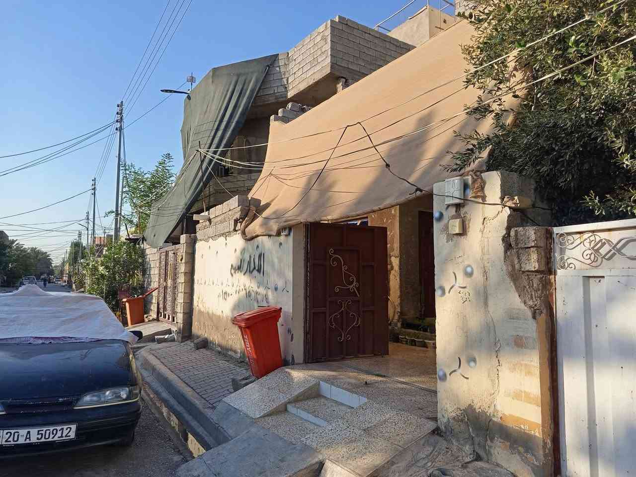 دار للبيع 150م طابو زراعي سند 25 مكاتبه ووكاله منطقة سكنية متكاملة  بناء حديث  غرفتين نوم واستقبال وصاله ومطبخ وصحيات داخليه وخارجية الثاني صاله وصحيات وبيتونه شارع عرضه  12م أرصفة ومجاري واناره وماء وكهرباء وتبليط وخط مولد بعقوبة بهزر حي القادسيه قرب اسواق سنبله السعر 100 مليون وبي مجال للشراي تفاصيل اكثر داخل الفيديو للاستفسار خاص او ***********
