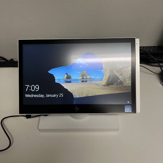 حاسبة HP أصلية  🔥 لمس تاج
💻 HP All-in-One
⚙️ المعالج: Core i5 الجيل السابع
🧠 الرام: 8GB
💾 الهارد: 256GB SSD
🖥️ شاشة راقيه وشغل سريع
✨ نظيفة جداً – استخدام قليل
لمس سريع
📌 مناسبة للبيت، الدوام، المحاسبة والكاشير
💰 السعر: 450 الف 
مستحيل تلكه ال hp بهذا السعر 
تواصل وتدلل ***********
عندنا توصيل لكل العراق ب5
