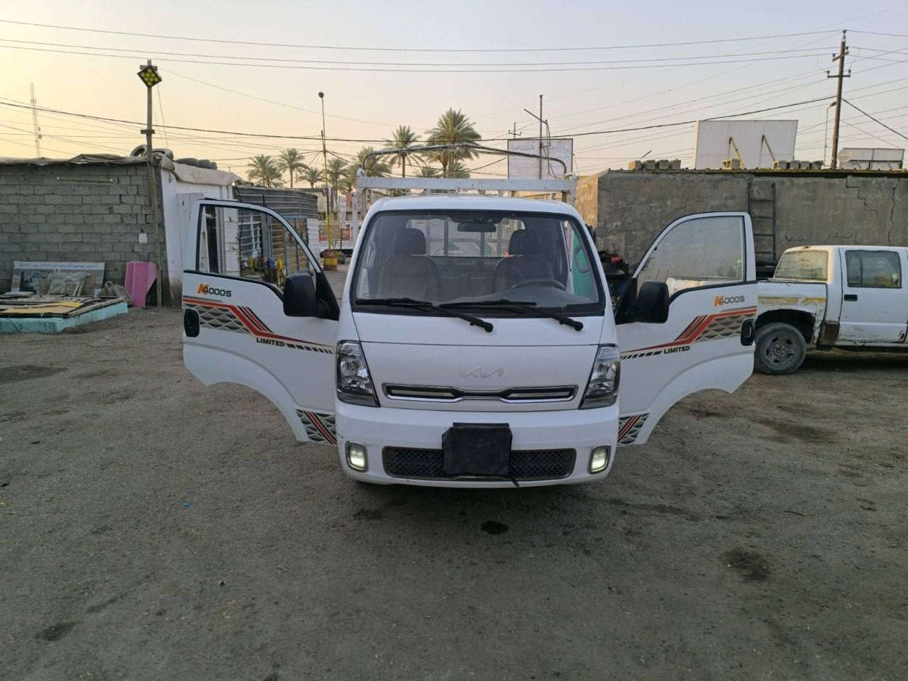 السلام عليكم
كيا فحل موديل 2022
رقم بغداد باسمي السيارة مكفولة
السيارة على أيدي من سنة 2022 لحد الان 
محور ويل خلفي
مغلف البدي كامل 
محجر مال صويرة عالي مثل ما موضح بالصور
المكان بغداد 
السعر 175
وبيهة مجال حك الجية
للتواصل ع واتساب 
***********
***********
