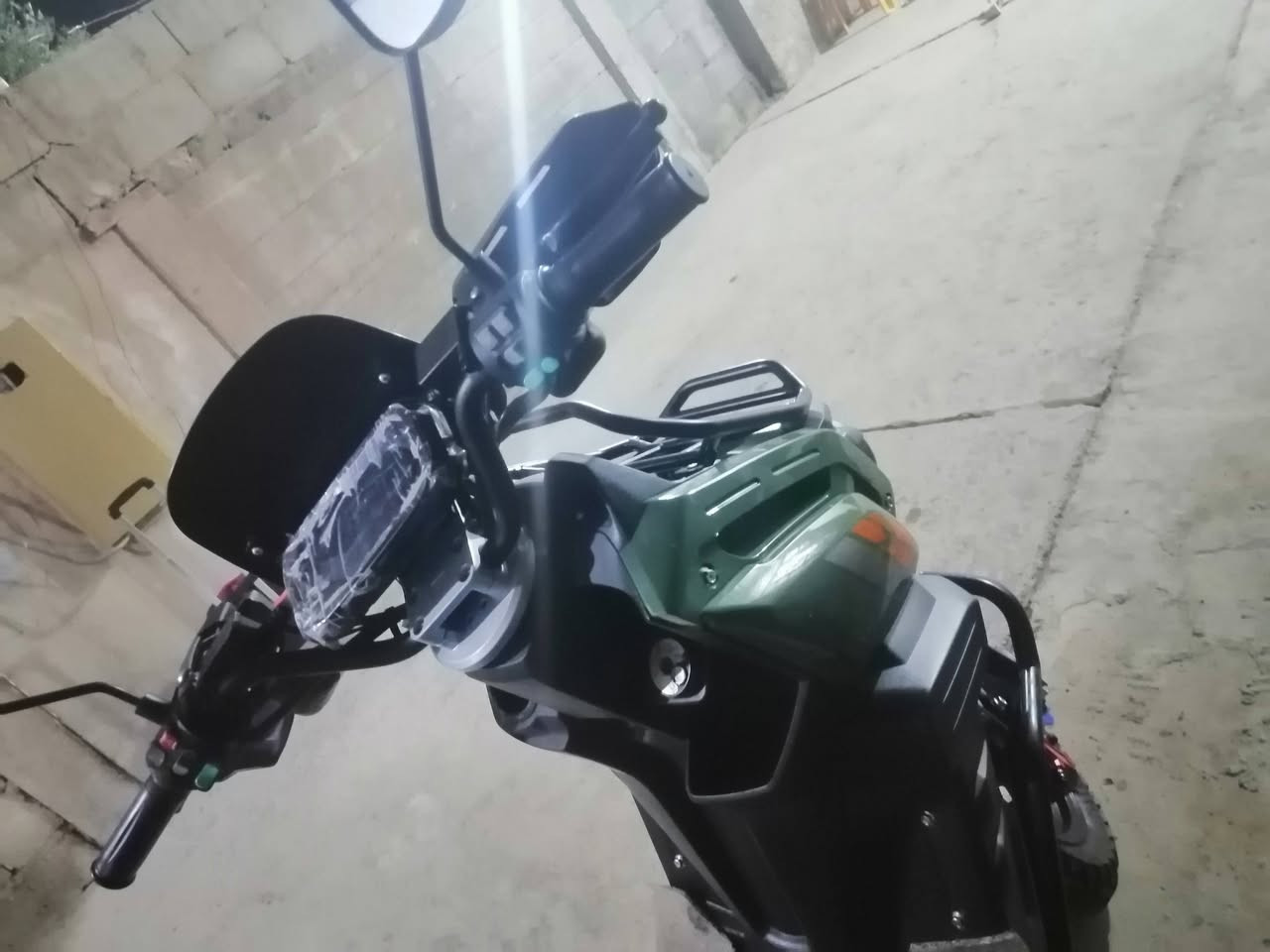 مرحبا عيوني موجود ماطور شحن 6 بطاريات 25 اباجي تخم بطاريات لون مميز فول نظافه ***********
