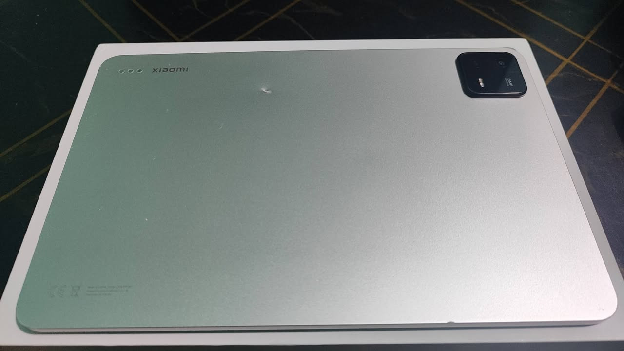 السلام عليكم 
شاومي باد 6
Xiaomi Pad 6
نظيف جدا 99.9% مابيه اي عطل او تصليح - مستخدم 5 شهور فقط 
كامل ملحقاته موجوده 
ذاكرة التخزين -  256GB
الرام - 8
معدل التحديث - 144 هرتز 
يشغل 60 فريم بالببجي بدون اي تقطيع أو لاق
مع بطارية 45W اصليه من الكارتونه نفسها
سبب البيع - جنت احتاجه للببجي و تركتها حاليا 

العيوب - موجود فيه خدشه بسيطه في الظهر، واضحه في الصوره

الواتساب - ***********
