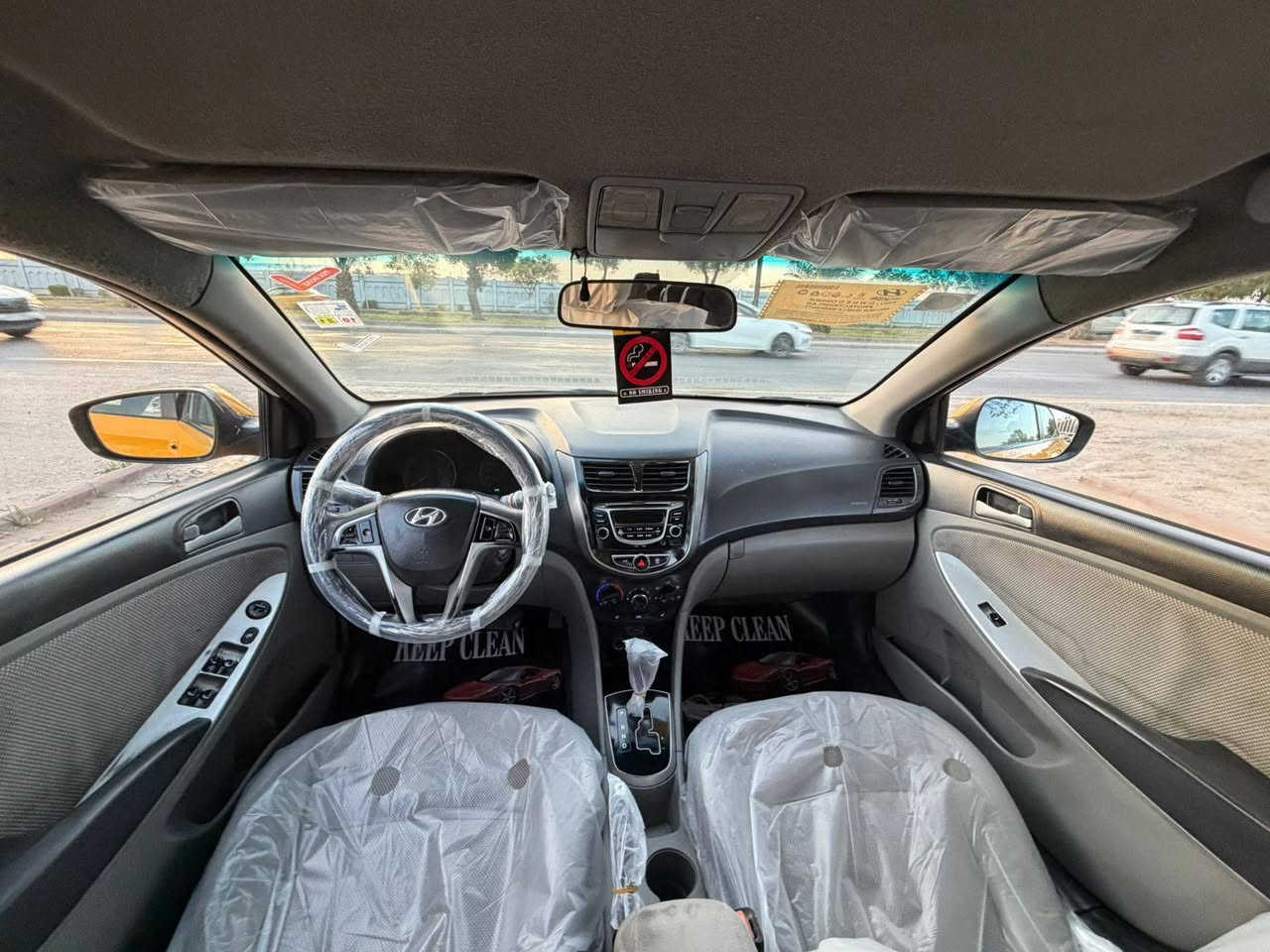 سلام عليكم
هونداي اكسنت صفرة 2014 خليجي 
السيارة بيهة جاملغ خلفي وباب ودوسات صبغ بدون دواخل جاهزة من كلشي السيارة
 سيارة جديدة كلش ومناقصها شي
السيارة كلش حلوة و جديدة تخم تاير جديد 
كير و مكينة كله مكفول بدون اي عطل
سنوية وهيئة وغرامات وأرقام جديدة كلة مصفرة 
تحويل ثاني يوم 
سعرة 75 بي مجال 
رقمي ***********
مكانها بغداد البياع
