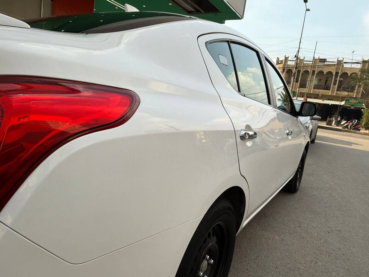 سلام عليكم البيع سني هندي ام ضمان السور موديل 2024 ماشيه 38الف مكفوله كفاله عامه من ضربه بارد والصبغ والتبديل مكينه كير وضع شركه بسمي سياره مكاني بغداد 
***********
