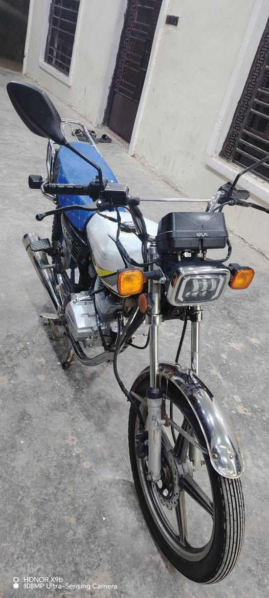 سلام عليكم شباب دراجه يراني سافان سعره 425وبيه مجال تواصل ب هاذه رقم ***********
