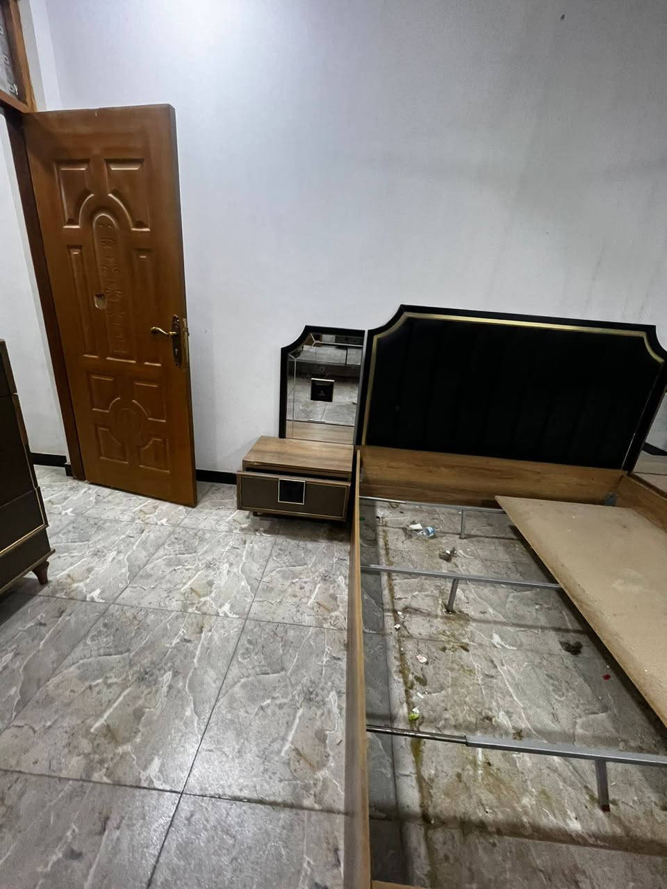 غرفه نوم تركي برغي وجوي حديد تخبل و جديده ونضيفه حيل مستعجل عليها كلش سعرها 400 وبيها مجال عنوانها بغداد الحريه *********** حسين
