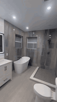 #تصميم_وتنفيذ #البيت_الحديث
*********** #بغداد #شعارنا #المصداقية 
اعادة تأهيل الحمامات على الطراز مودرن الحديث
"في عالم الصحيات أصنع حلول تأسيسات صحية تعتمد على التقنية، الدقة، والموثوقية… لأضمن لك شبكة صحية آمنة، عملية، وتدوم لسنوات."
