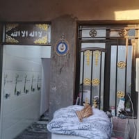 مشتمل للبيع بناء حديث يتكون من غرفتين وهول وملحقات في حي العامل محله ٢...