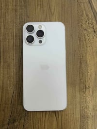 ايفون ١٤ برو ماكس شرق اوسط نموذج m  ذاكره ٢٥٦ بطارية ٨٢ لون ابيض الممي...