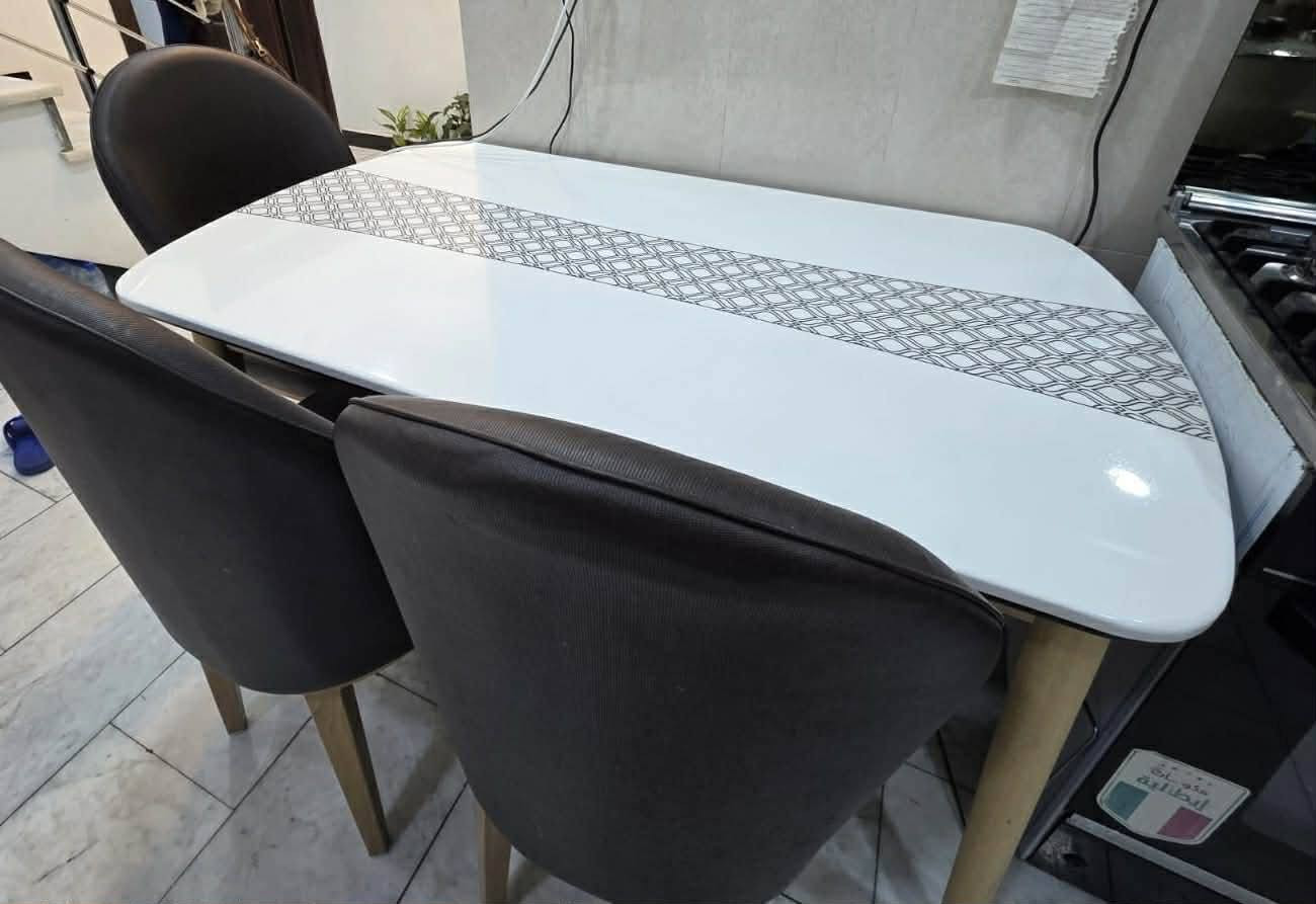 ميز طعام مرمر طبيعي 6 كراسي ب350 المكان زيونه ***********
