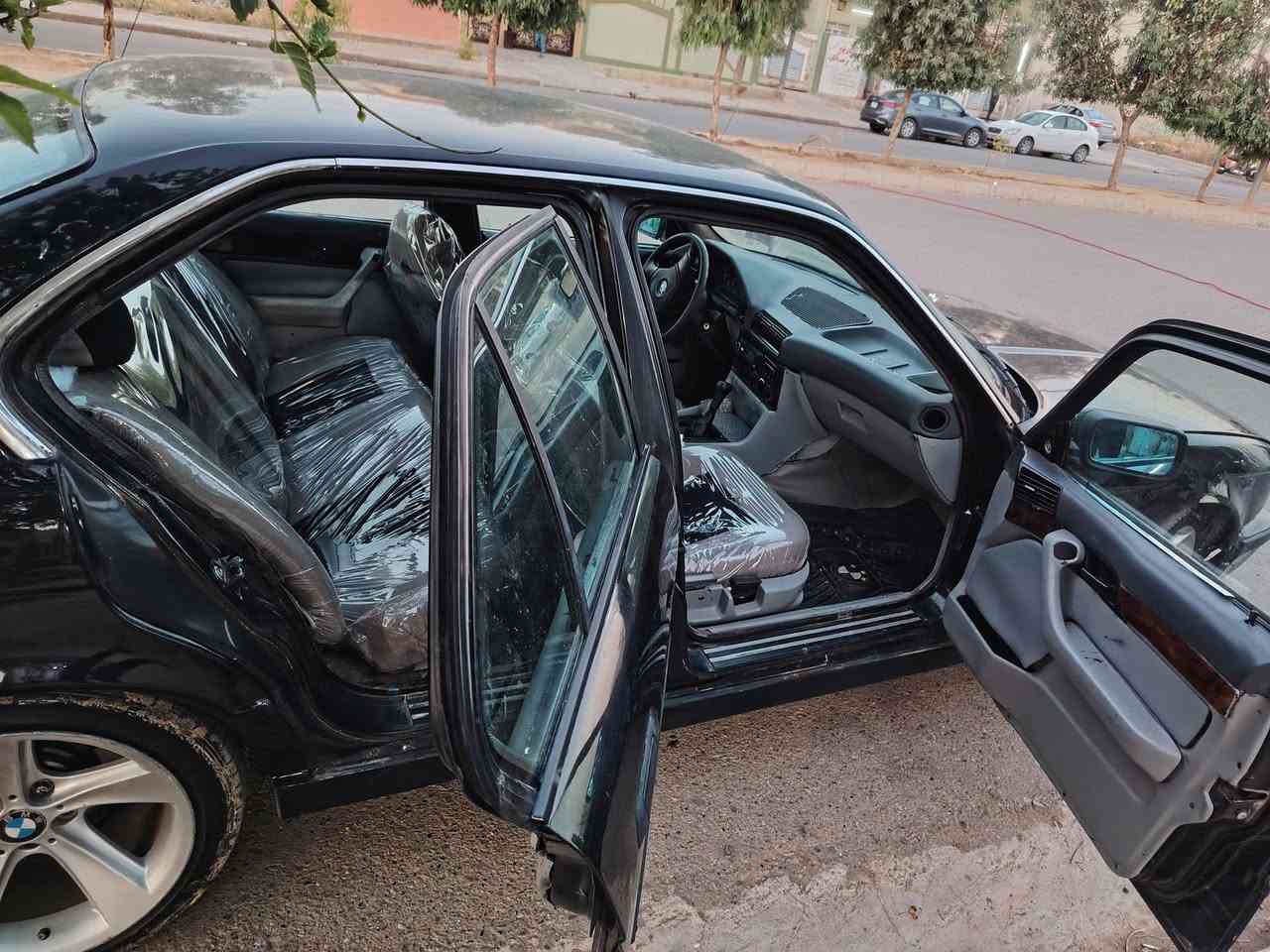 بي ام 520 اصل سنويه وبليته
ملاحظه//نقد فقط بدون مراوس 

كير محرك شرط

ويل هامان 18

كشنات جلد

سياره باسمي شرط تحويل

سعر 42 بيه مجال شراي يدلل 

***********
*********** بي واتساب
