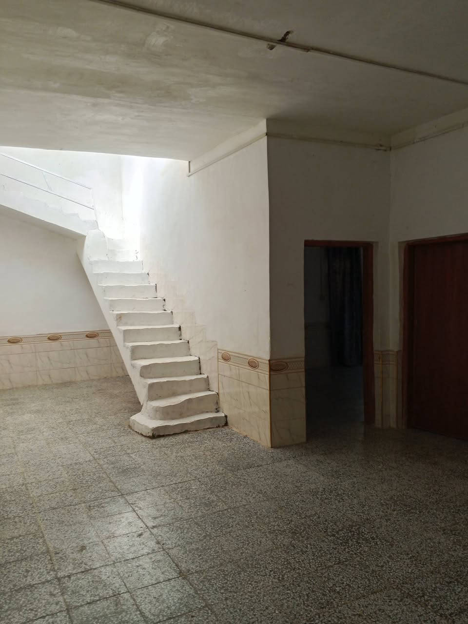 يا الله سلام عليكم بيت للبيع طابو صرف بالرغيله مساحه 200م واجه 10 م ونزال 20م يتكون  من غرفتين وصاله واستقبال ومطبخ وتخاريج أساس صب سقف اعكاده بناء طابوق  بعد مدارس وقريب على مدارس بيت فارغ مشتري يجي يگد مباشرتأ للأستفسار *********** حيدر الشيباني عنوان مكتب نهايه شارع العريضه بدايه 74 مكتب مصطفى الشيباني
