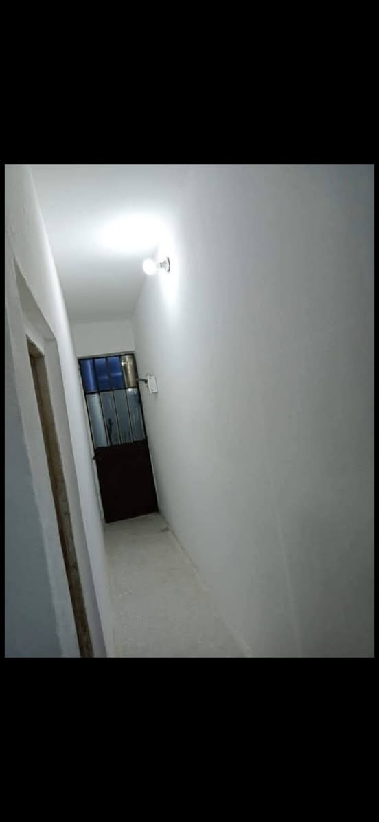 السلام عليكم
 بيت للايجار ٥٠ متر طابقين السريدات بدايه المربع الثاني ***********
***********
