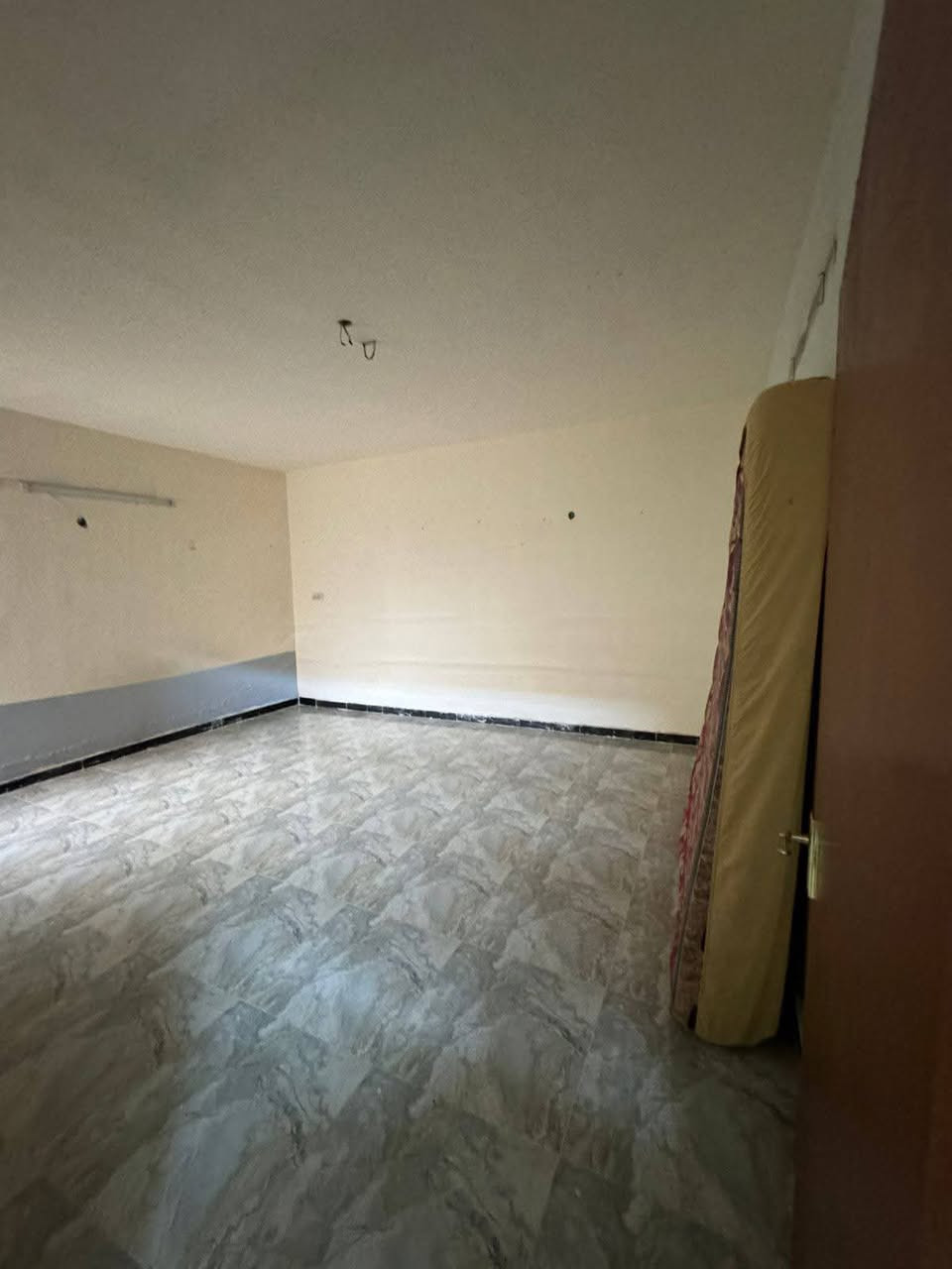 🏡✨ للإيجار في السيدية ✨🏡
📍 دار بموقع مميز وقريب من الخدمات
📐 المساحة: 140 متر
🔹 يتكون من:
🛏 غرفتين نوم
🍳 مطبخ
🛋 صالة 
🚿 خدمات 
🚗 كراج يتسع لسيارة
💯 مناسب للسكن العائلي وموقع هادئ
📞 للاستفسار والحجز:
📲 التواصل عبر الرقم التالي 

***********
***********

متوفر واتساب
