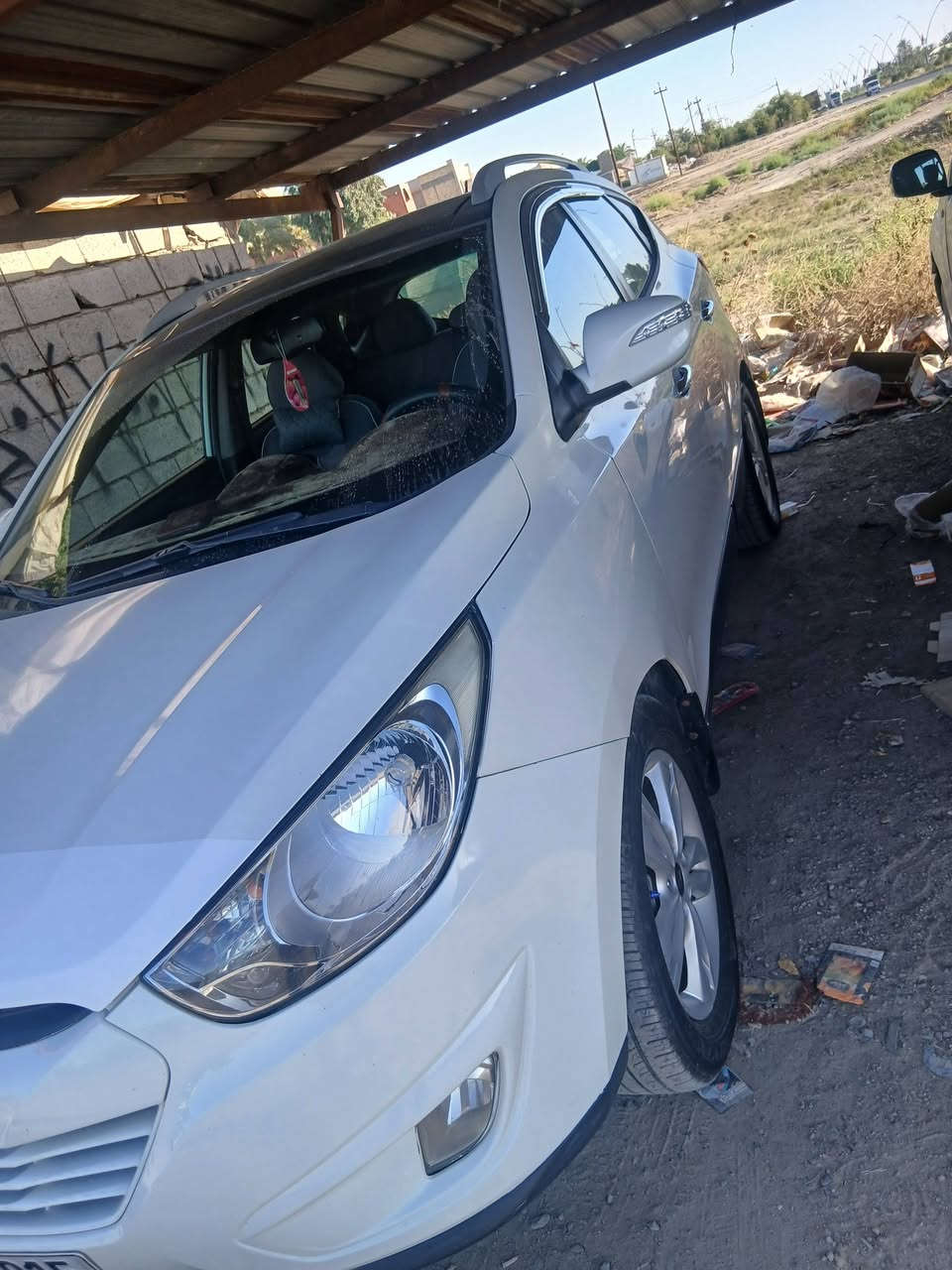 توسان خليجي موديل ٢٠١١
رقم بغداد بسمي تحويل مباشر 
محرك دوش..بنوراما 
شاشه كبيره. دوشمه ارظيه وكشنات 
تخم تاير. سياره كامله من كلشي 
بيه صبغ ربع بنيد..وشخوط بسيطه 
السعر ١٢٥ وبيه مجال ت*********** 
ديالى ناحية جديده الشط
