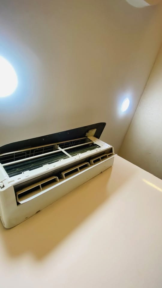 صيانة مجموعة سبالت طنين وطنين ونص وطن ونص جداري وكاسيت مركزي مع بكجات 
استبدال قطع خارجية 
صيانة تسريب الغاز
تعبئة غاز اصلي درجة اولى R22 و R410a 
انجز العمل لفندق التون سراي

كركوك-تسعين⬇️

هاتف ***********
هاتف ***********
