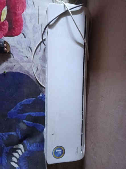 سبلت للبيع مستخدم شهر ونص السعر 500 رقم المبايل ***********
