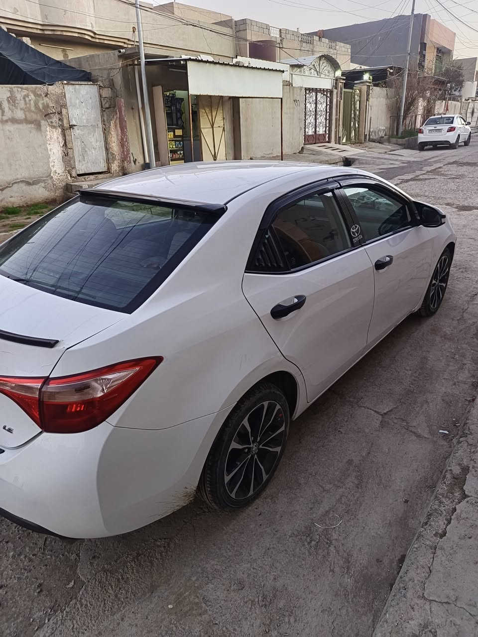 كورلا 2017 #السعـــر 125
بيها اربع قطع بارد بدون دواخل الچاملق الورى بي معجون زوج تواير جديد تحكمات ستيرن السيارة ما ناقصها شي كلشي ماتصرف عليها تحويل مباشر مكان السيارة الموصل حي الانتصار. اخوان بس الشراي يتصل ***********
