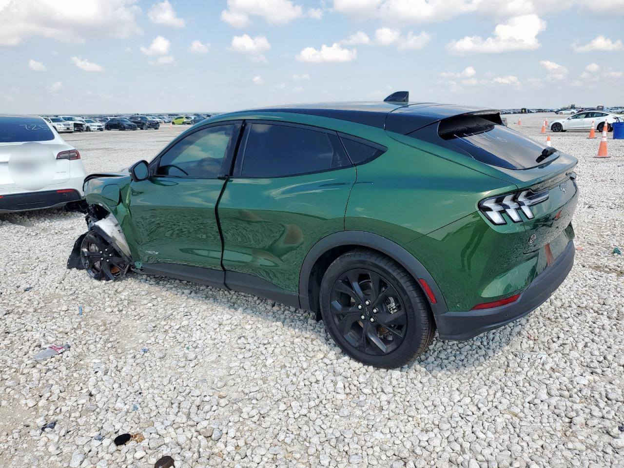 السلام عليكم
موستنك ماك سيليكت الكهربائيه بالكامل لون مميز جدا  موديل 2024 
السيارة بالحره 
السعر 160$ بالحره لان عندي ضرف الي تفيده يتصل 
***********
