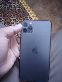 آيفون 11برو ماكس لبيع بس بطاريه معلايه 93 استفسار واتساب 07760288039