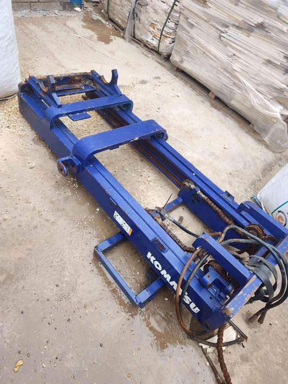 السلام عليكم جب ناصي كوماتسو 2 5طن 3حركات وياه سلايت كامل اني فاصخه هوه وصوندات جب بعد بلادي نضيف بي نقص جك واحد مال رفع سعره700الف رقم ***********
