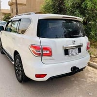 نيسان باترول موديل ٢٠١٠ رقم بغداد محرك ٨ الصغير ٥٦٠٠ داخل اسود عليها م...