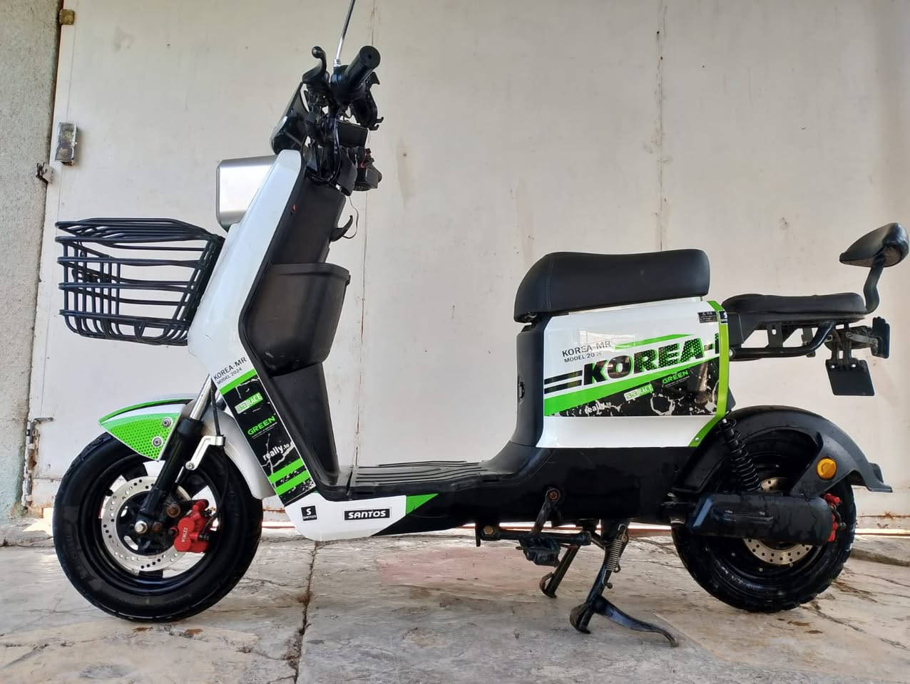 دراجة شحن R7
ويلي 
5 بطاريات
الشكل الحديث
بصمه 
جهاز انذار مانع سرقه 
لايت زنون 
امبي ثري
نضام باركينك + رجوع للخلف
شاشه دجتل 
دراجة فول مواصفات كاملة 
موجود خاص أو اتصال ***********
