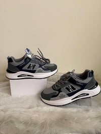 أحذية • مقاسات ٤٠-٤٥ • ٥٠ درزن