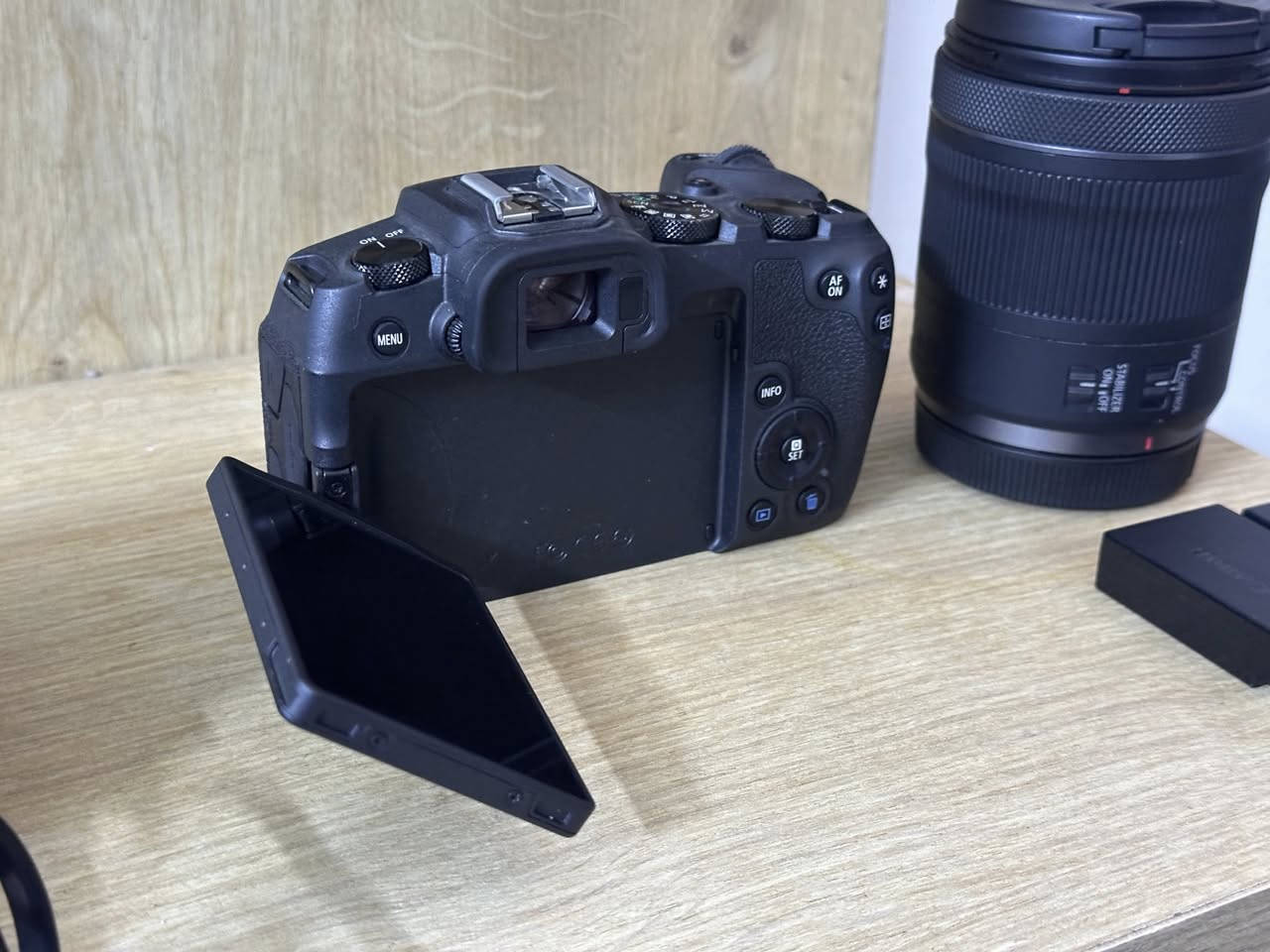 كاميرا كانون Rp للبيع نظافة 100% هي وغراضها

وياها عدسة

Canon RF 24-105mm f/4-7.1 STM 

+ بطاريات عدد اثنين + شاحنات عدد ٢

السعر : 1,200,000

المكان: بغداد


**إذا كنت صاحب هذا الإعلان وتريد حذفه لأي سبب، رجاءا أرسل رسالة إلى الدعم الفني**