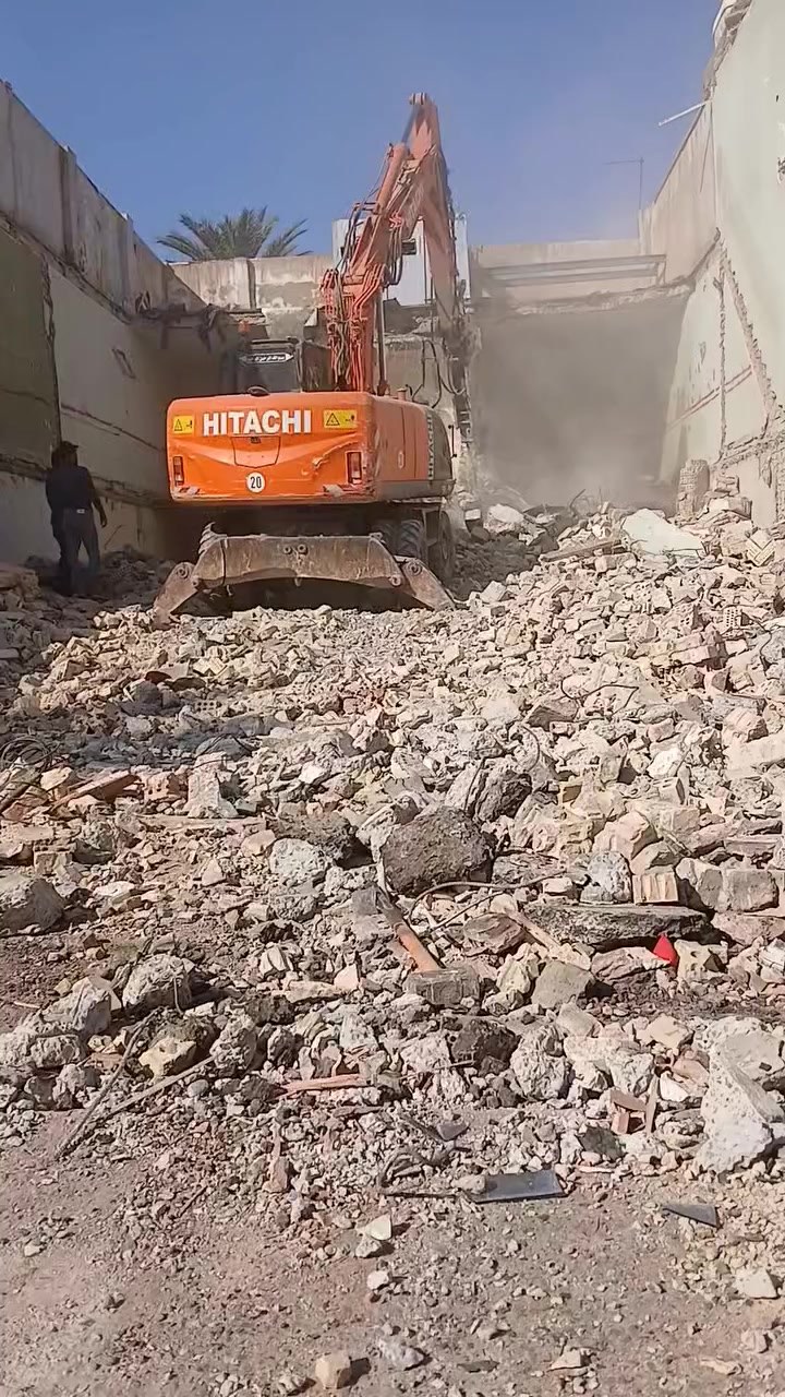 هدم الدور  تفليش البيوت *********** تفليش الدور هدم الدور  ورفع الانقاض وحفر الجفره وقطع البيوت المشتركه  وتجهيز كافة المواد في بغداد عامه في خدمتكم انسب الاسعار في بغداد
