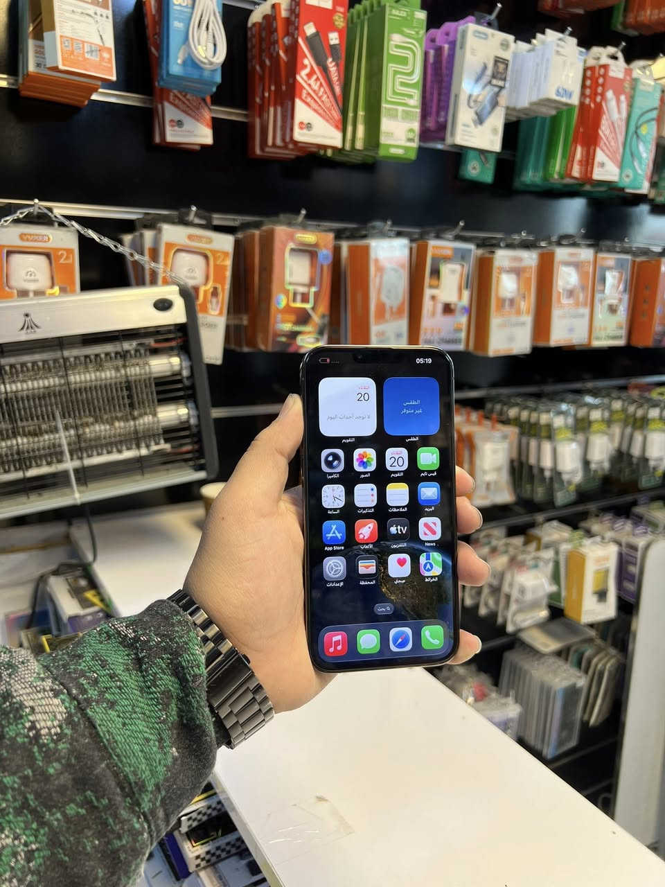 سلام عليكم آيفون 13برو ماكس جهاز جديد نضافه 100بل 100 ذاكرته 512 جهاز كله بلاد بطاريه 91 ضمان الجهاز 10 أيام مفتوح مصلح يرجع سعره 725 الشراي يتصل ***********
