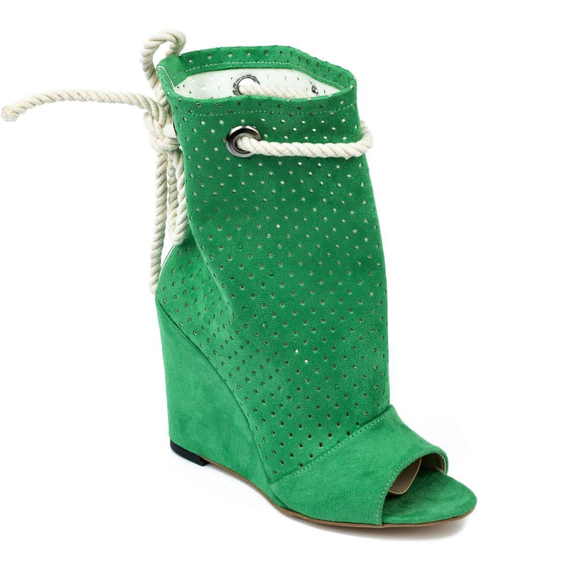 مديلات كلش حلوة وسعار جنن 
عنوان كريعات شارع كويتي مقابل معرض سالم 
***********
