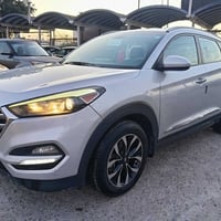 توسان ٢٠١٦ ماشيه ٨٨ صور الحادث مرفقه بنيد فقط تبديل مكاني التاجي 07901...